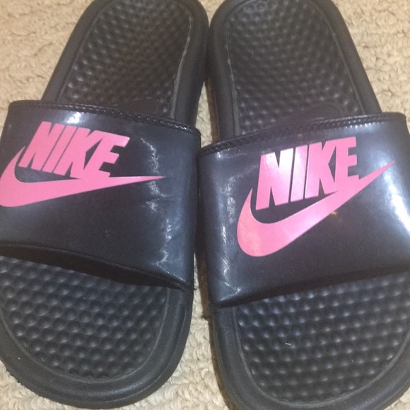 kids pink nike slides